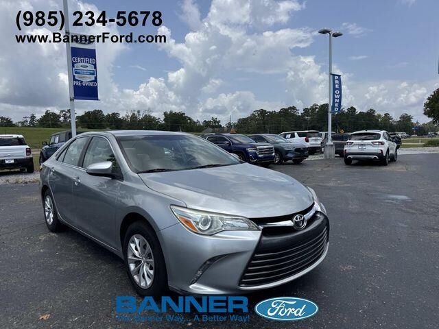 2015 Toyota Camry LE — photo 1 of 4