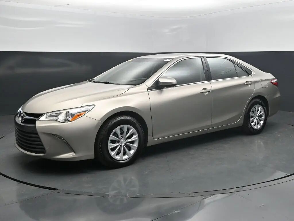 2015 Toyota Camry LE — photo 1 of 13