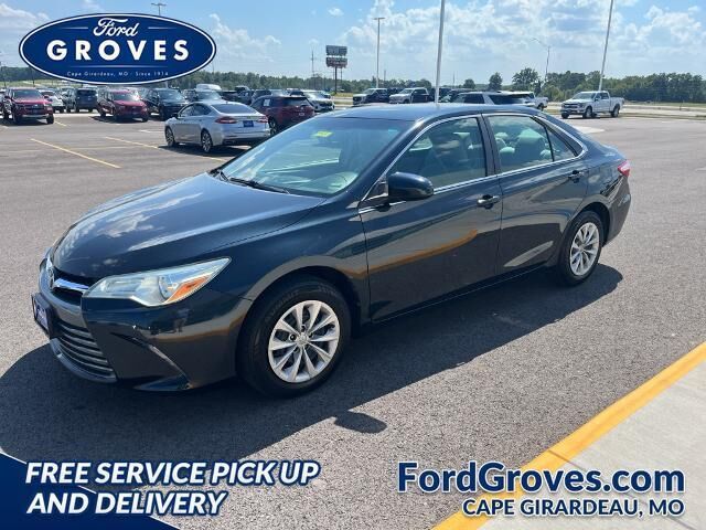 2016 Toyota Camry LE — photo 1 of 13