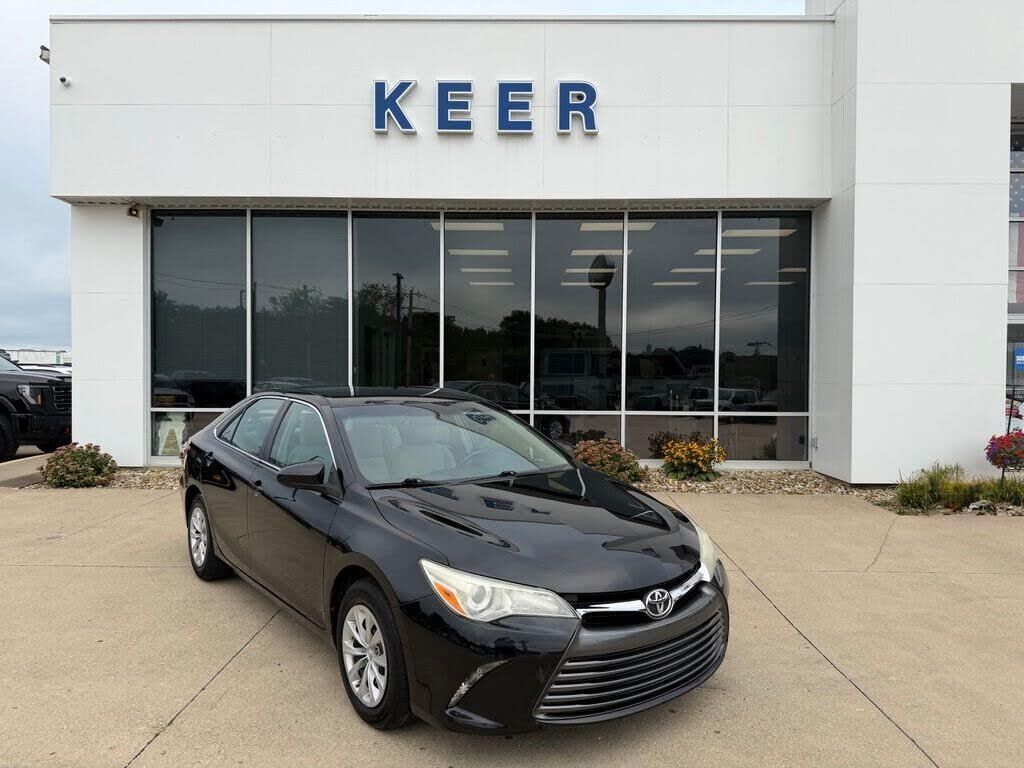 2015 Toyota Camry LE — photo 1 of 1