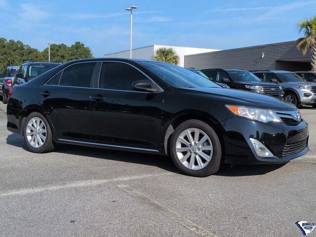 2013 Toyota Camry XLE — photo 1 of 26