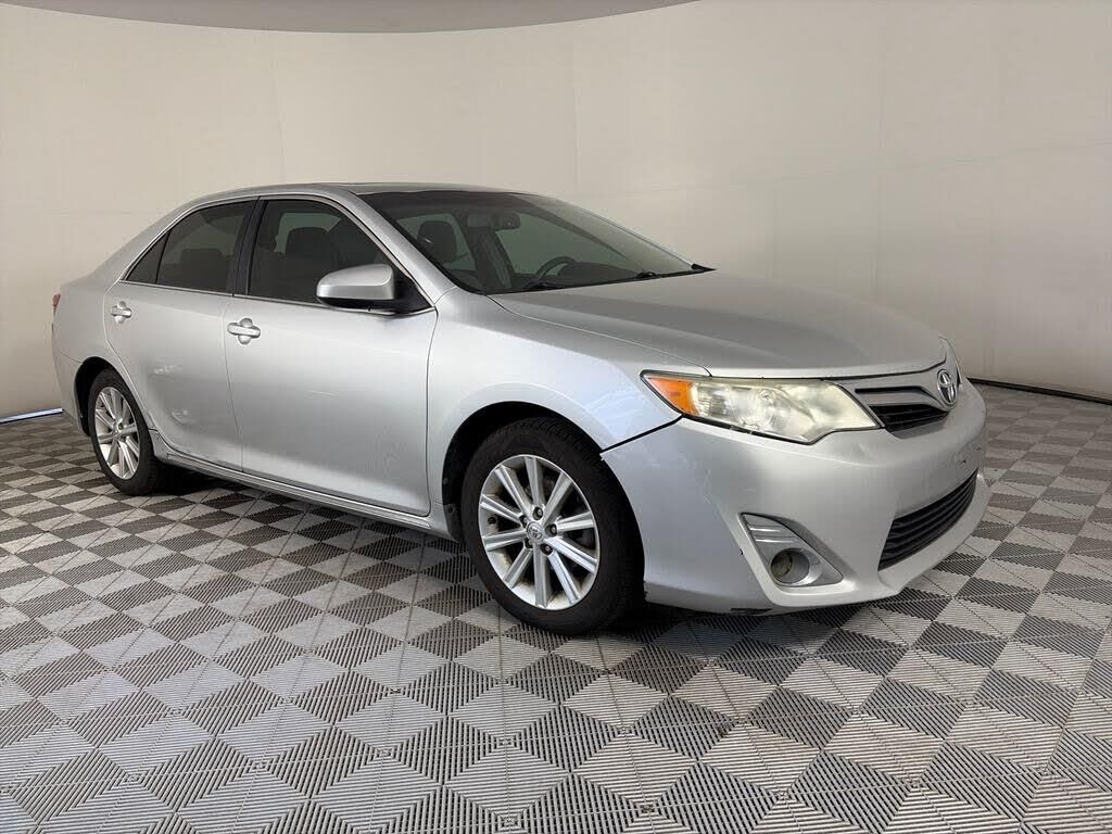 2013 Toyota Camry XLE — photo 1 of 1
