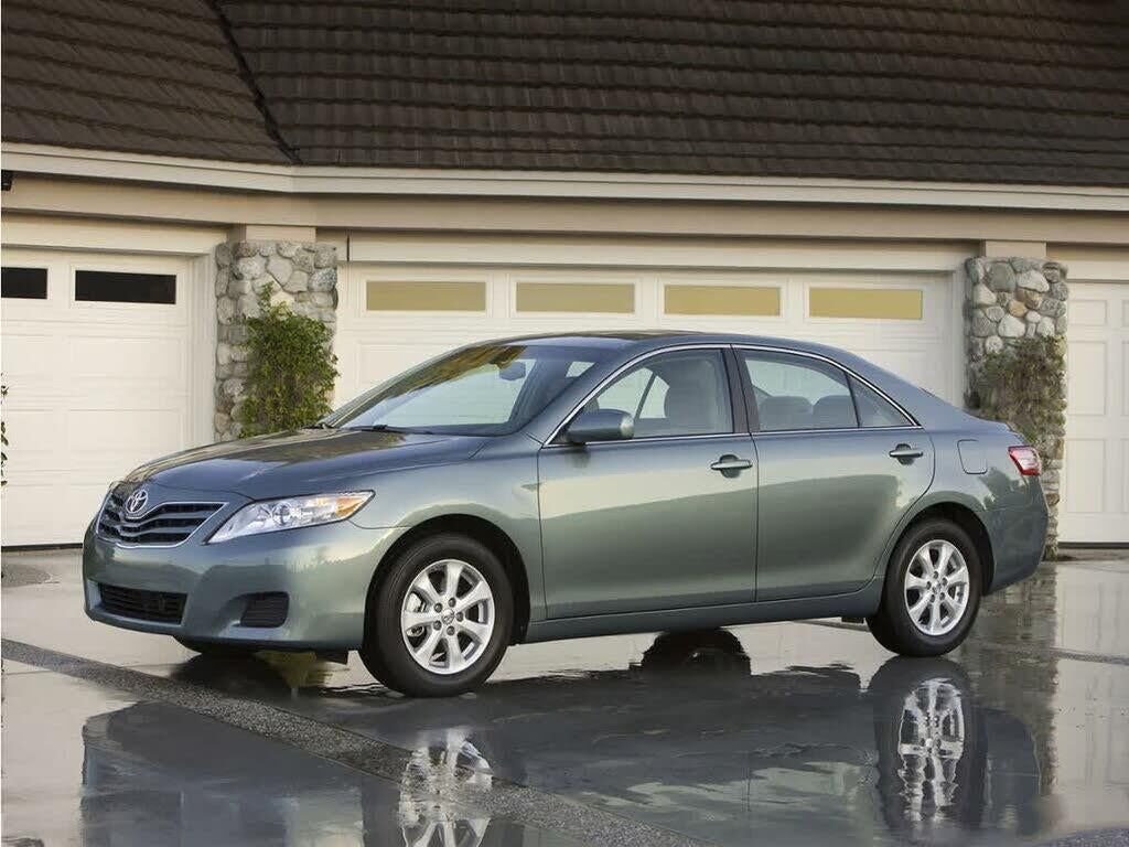 2011 Toyota Camry SE — photo 1 of 1
