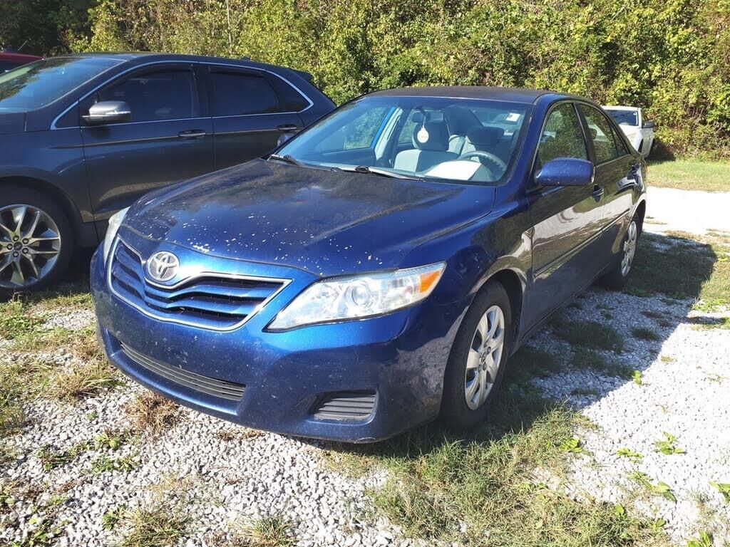2010 Toyota Camry LE — photo 1 of 1