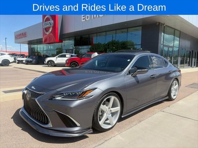 2019 Lexus ES 300h Luxury