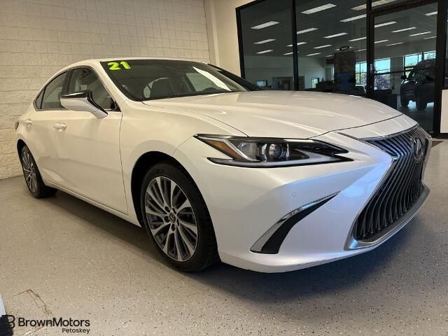 2021 Lexus ES 250 Base — photo 1 of 26