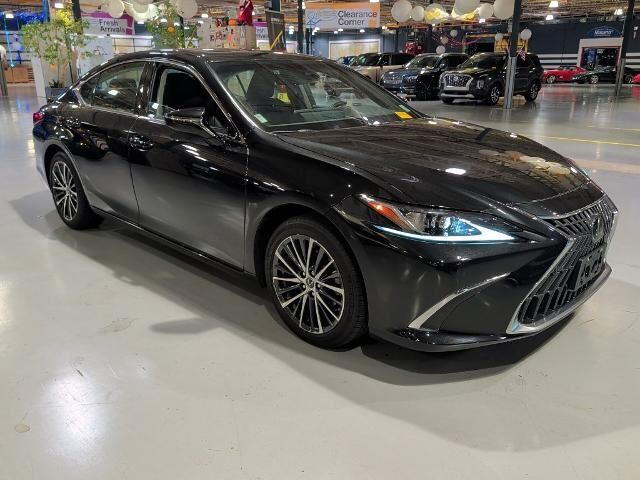 2023 Lexus ES 300h Base