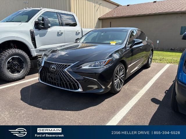 2025 Lexus ES 300h Base