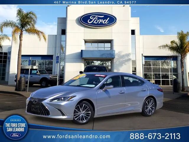 2025 Lexus ES 300h Base