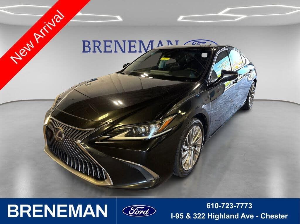 2020 Lexus ES 300h Luxury — photo 1 of 1