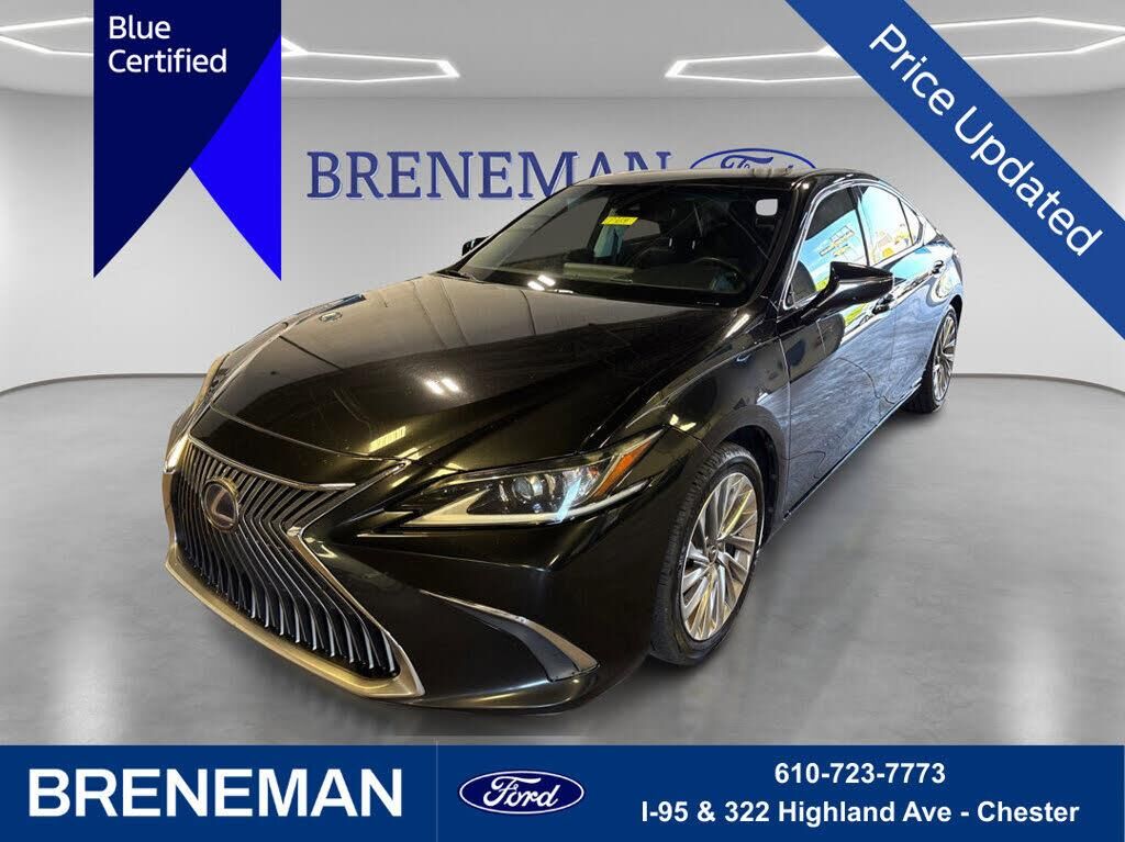 2020 Lexus ES 300h Luxury — photo 1 of 1