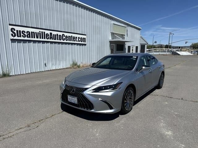 2025 Lexus ES 300h Luxury