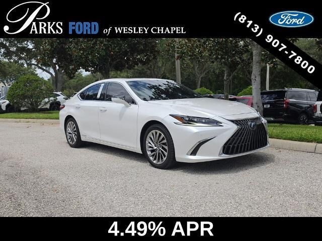 2022 Lexus ES 300h Ultra Luxury