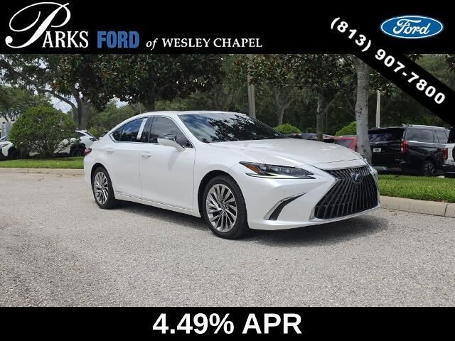 2022 Lexus ES 300h Ultra Luxury