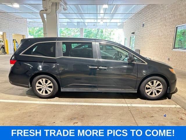 2016 Honda Odyssey SE — photo 1 of 2