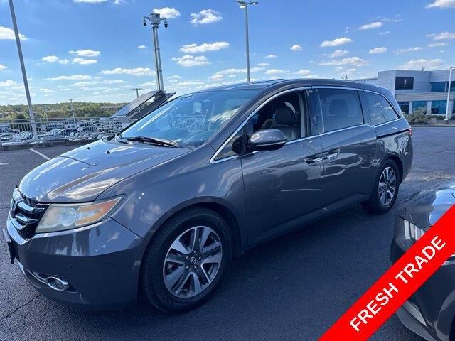2014 Honda Odyssey Touring — photo 1 of 9