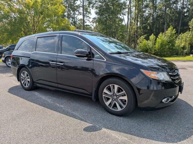 2015 Honda Odyssey Touring — photo 1 of 26