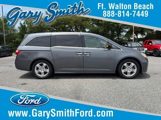 2013 Honda Odyssey Touring Elite — photo 1 of 26