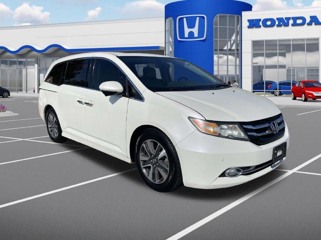 2016 Honda Odyssey Touring — photo 1 of 13