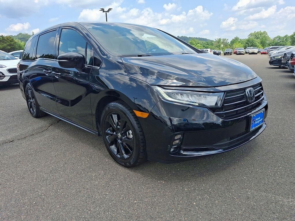 2024 Honda Odyssey Sport — photo 1 of 13