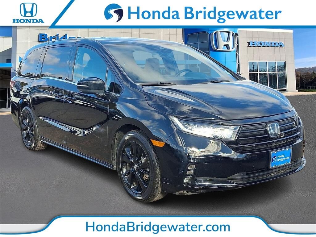 2023 Honda Odyssey Sport — photo 1 of 13