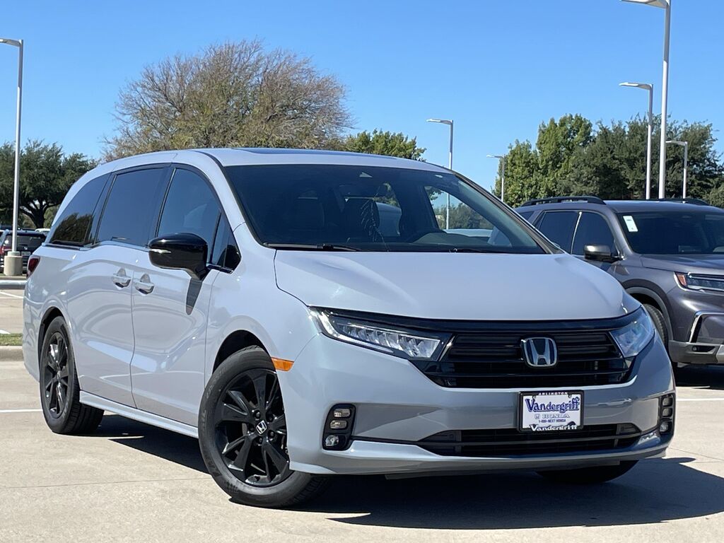 2023 Honda Odyssey Sport — photo 1 of 13