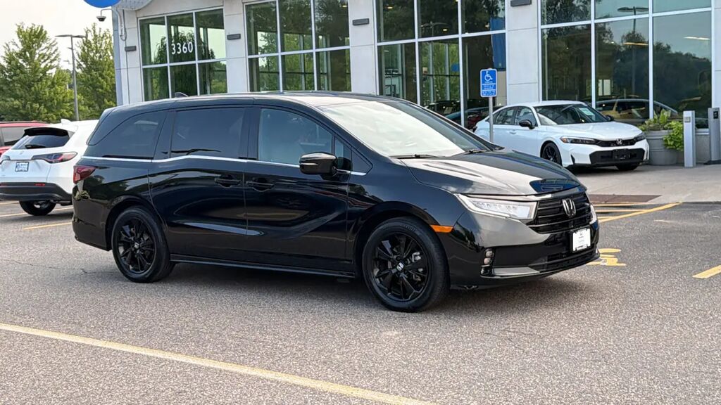 2024 Honda Odyssey Sport — photo 1 of 13