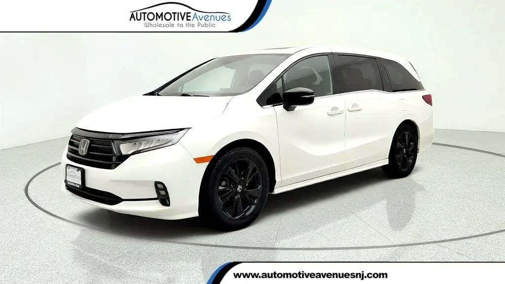 2023 Honda Odyssey Sport — photo 1 of 2