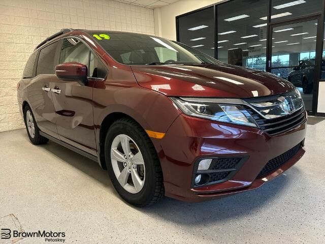 2019 Honda Odyssey EX-L — photo 1 of 13
