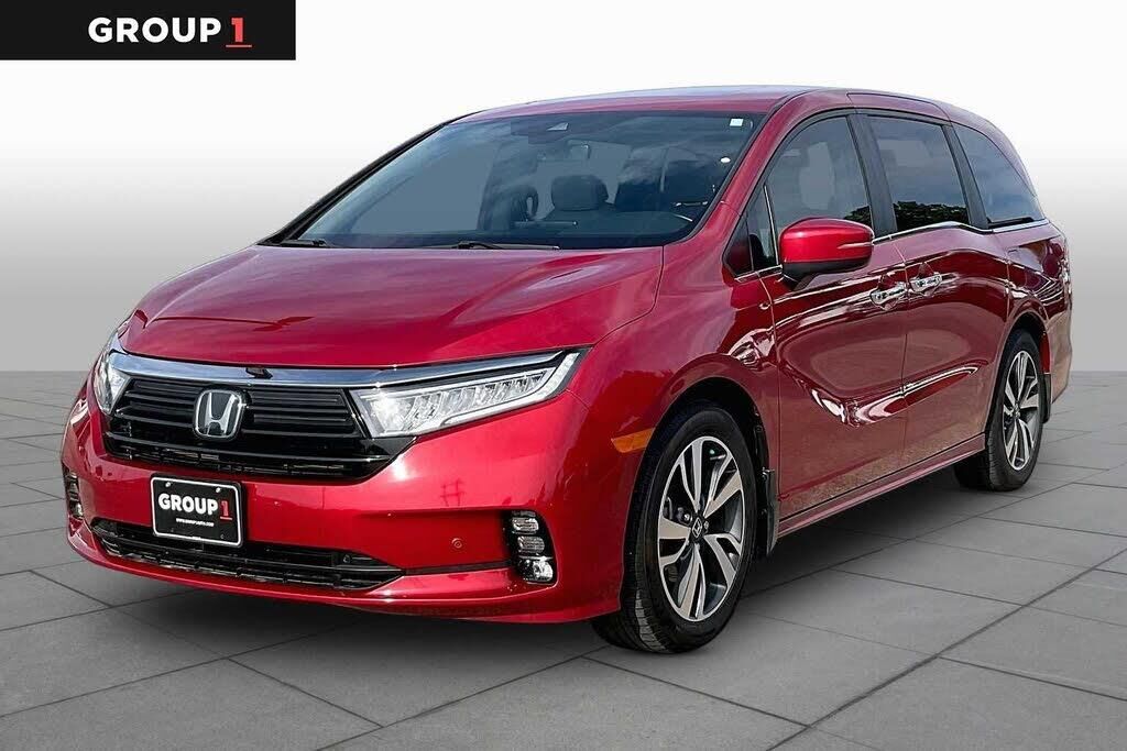 2024 Honda Odyssey Touring — photo 1 of 13