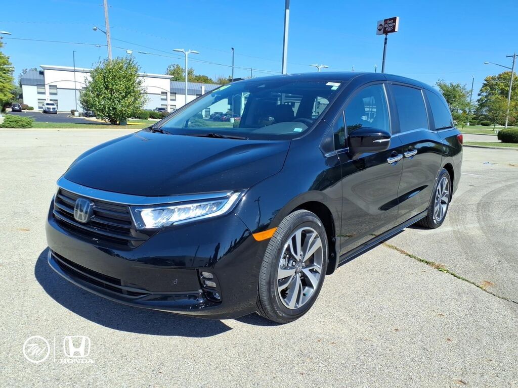 2024 Honda Odyssey Touring — photo 1 of 13