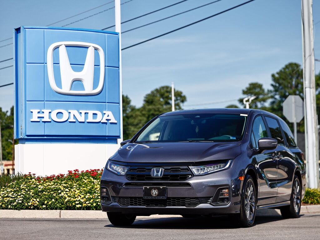 2026 Honda Odyssey Touring — photo 1 of 13