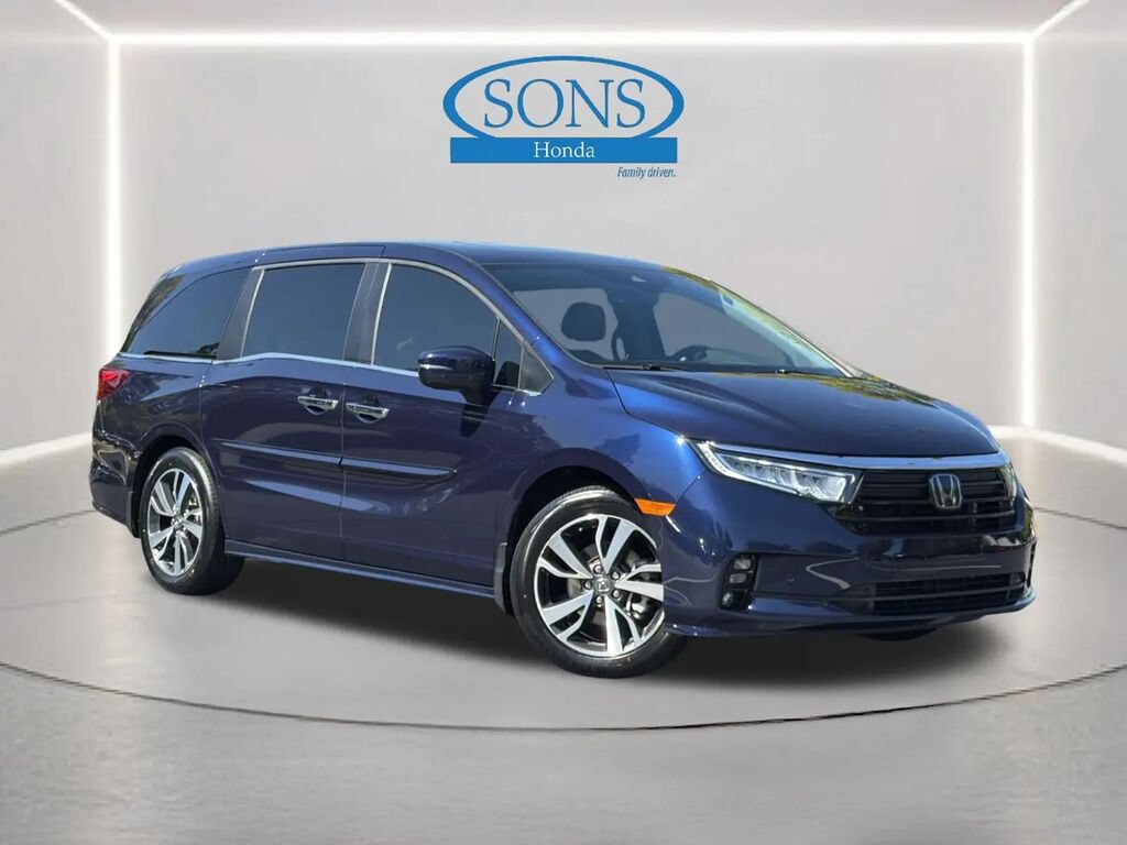 2024 Honda Odyssey Touring — photo 1 of 13