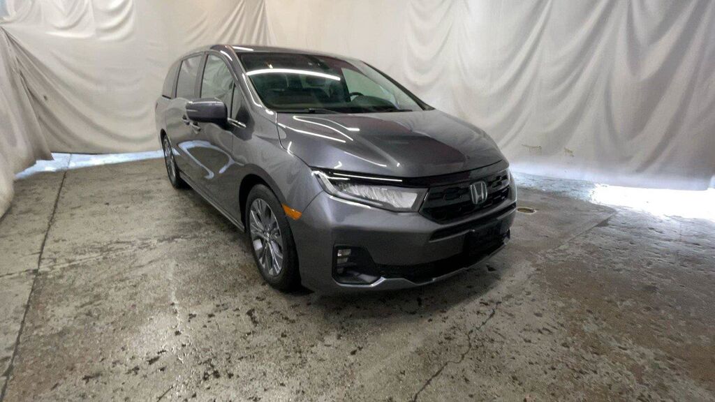 2025 Honda Odyssey TOURING — photo 1 of 7