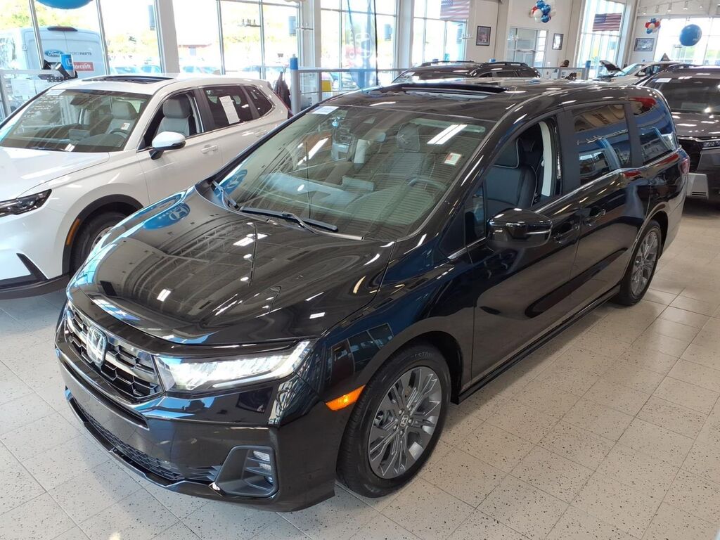 2026 Honda Odyssey Touring — photo 1 of 7