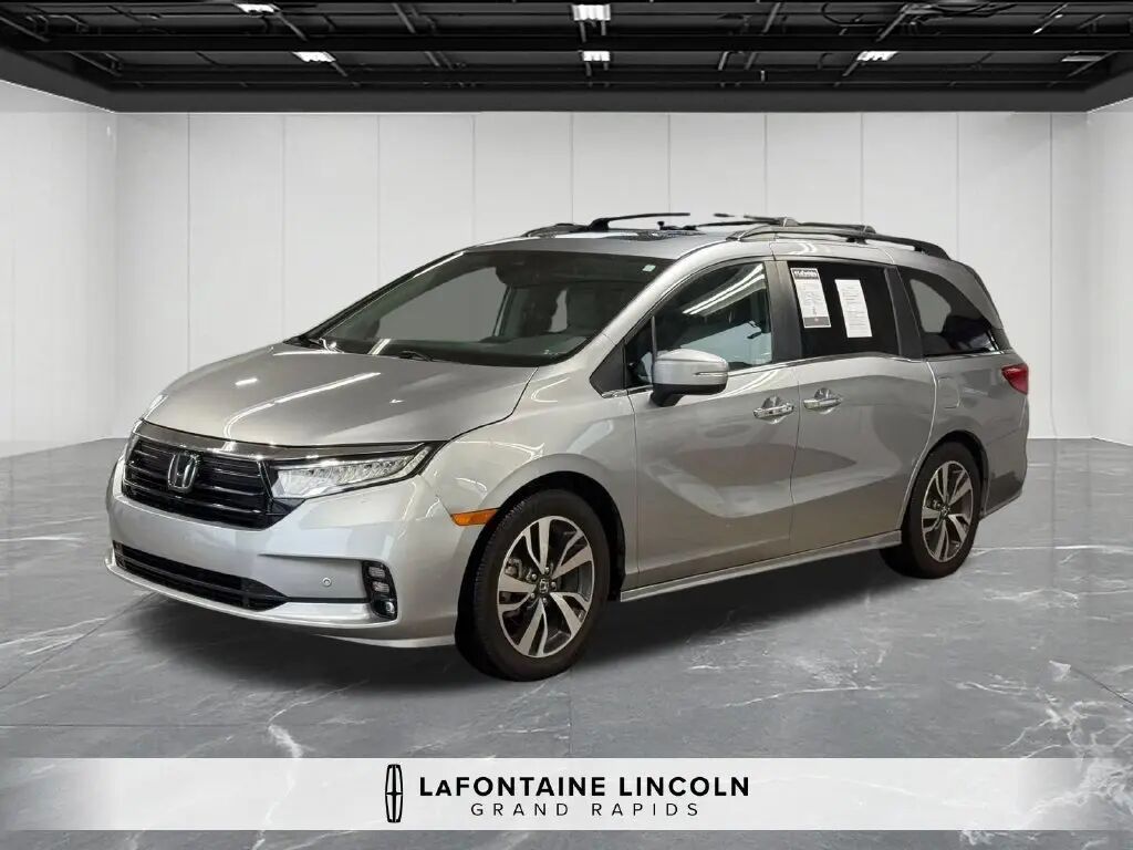 2021 Honda Odyssey Touring — photo 1 of 13