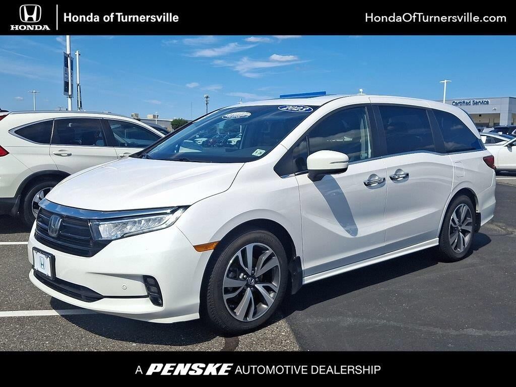 2023 Honda Odyssey Touring — photo 1 of 14