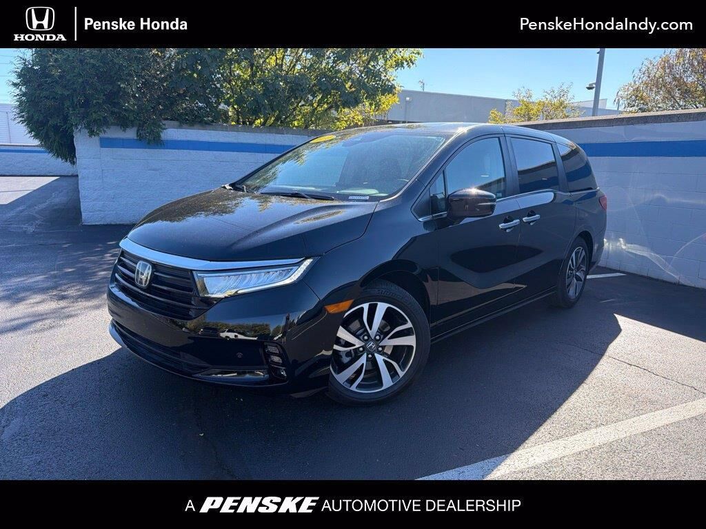 2024 Honda Odyssey Touring — photo 1 of 13