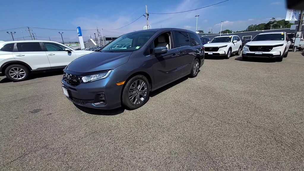 2026 Honda Odyssey Touring — photo 1 of 8