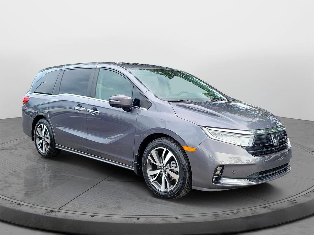 2024 Honda Odyssey Touring — photo 1 of 13