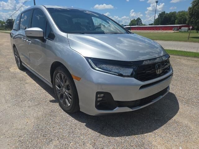 2025 Honda Odyssey Touring — photo 1 of 26
