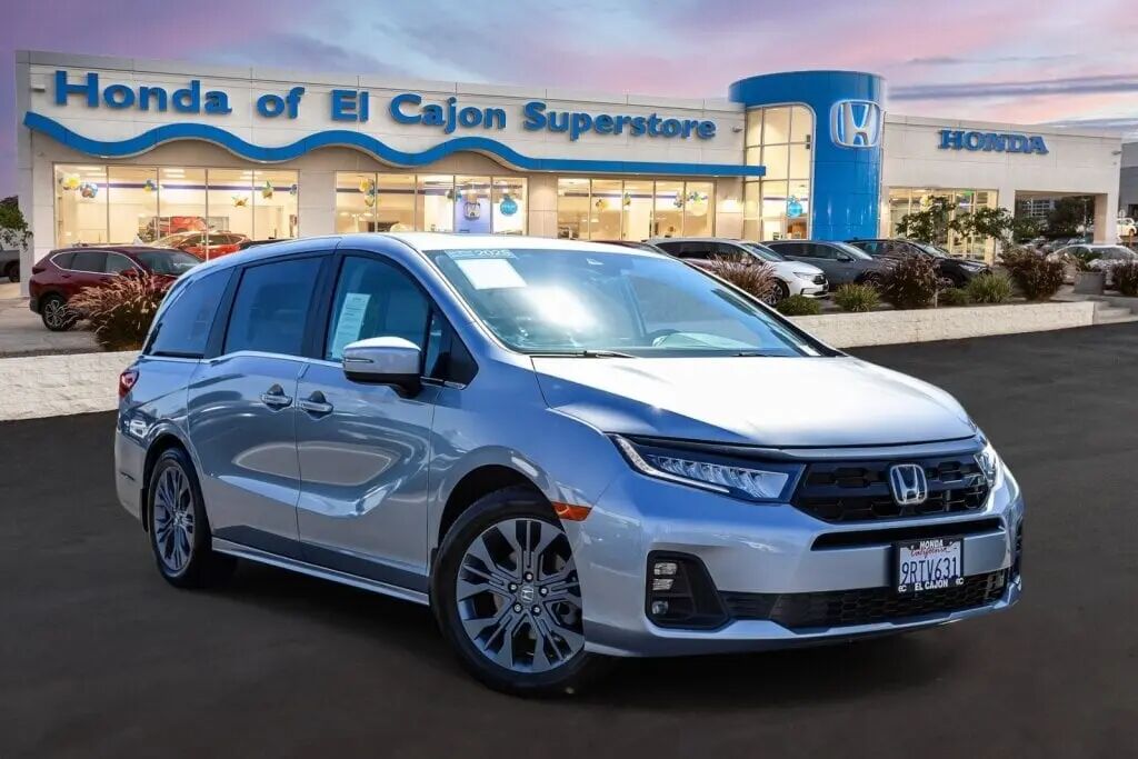 2025 Honda Odyssey Touring — photo 1 of 13