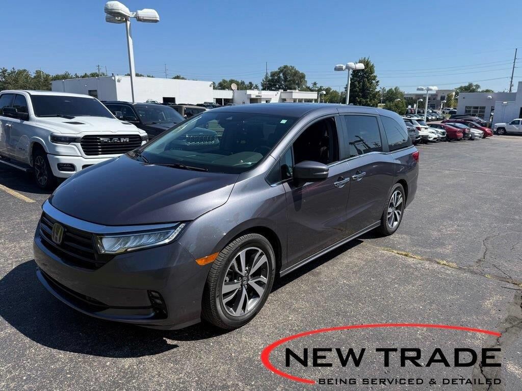 2022 Honda Odyssey Touring — photo 1 of 12