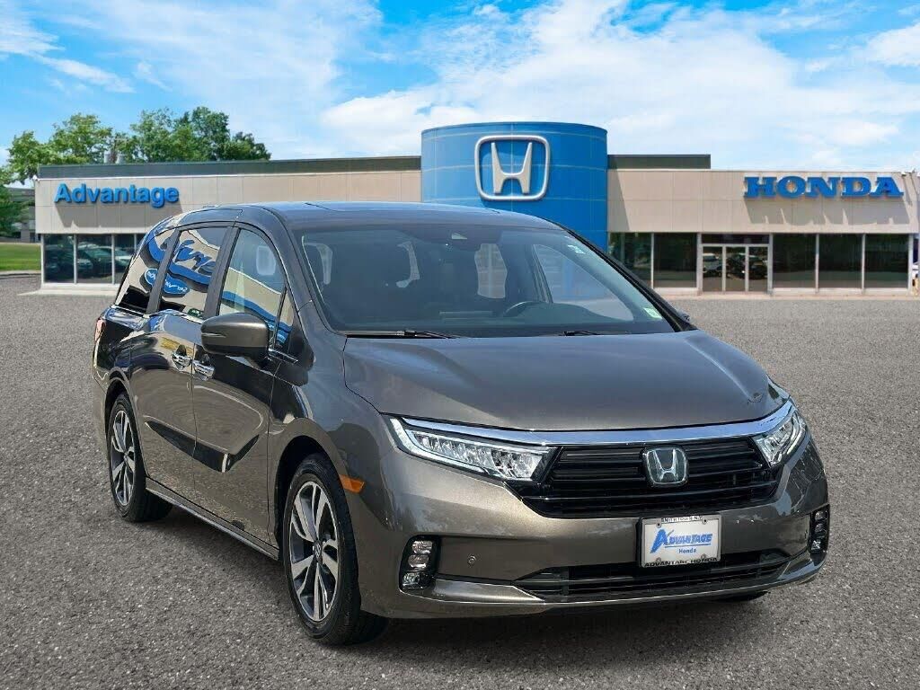 2023 Honda Odyssey Touring — photo 1 of 1