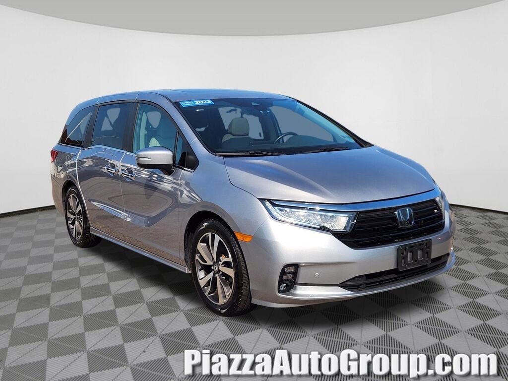 2023 Honda Odyssey Touring — photo 1 of 26