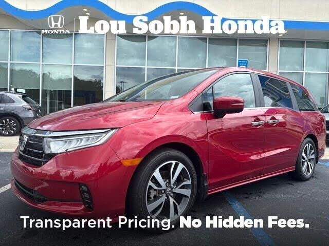 2024 Honda Odyssey Touring — photo 1 of 15