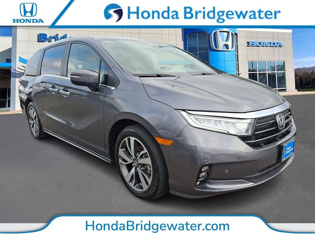 2024 Honda Odyssey Touring — photo 1 of 13