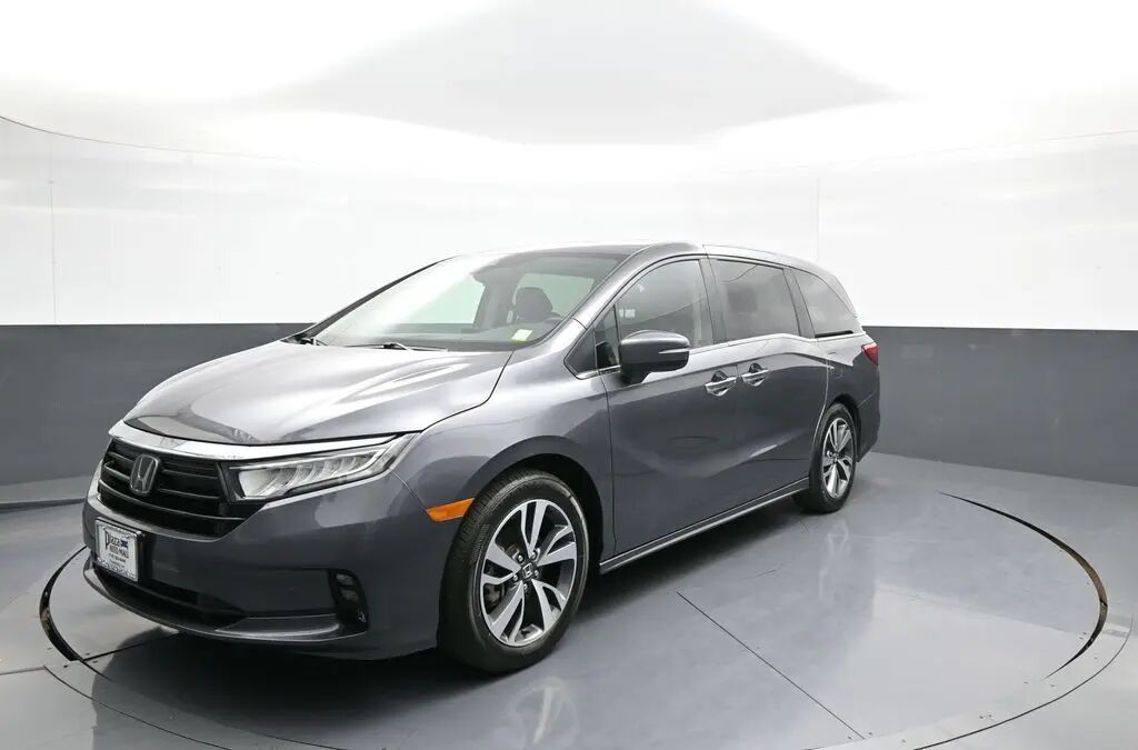 2024 Honda Odyssey Touring — photo 1 of 12