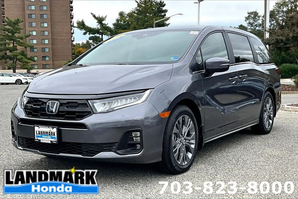 2025 Honda Odyssey Touring — photo 1 of 13