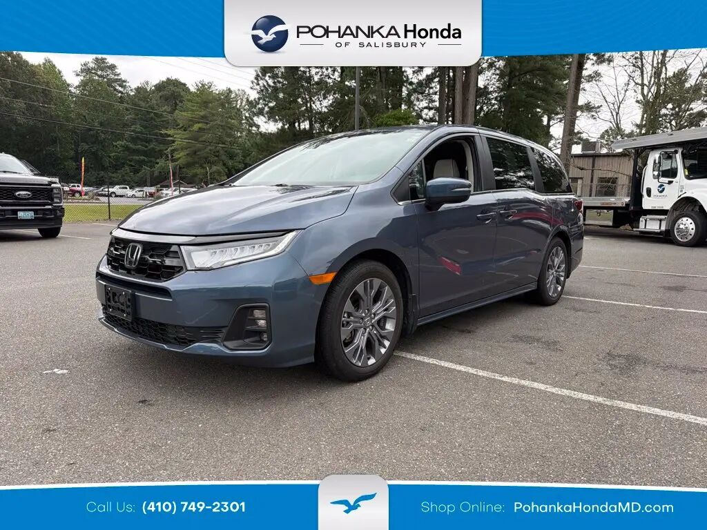 2025 Honda Odyssey Touring — photo 1 of 13